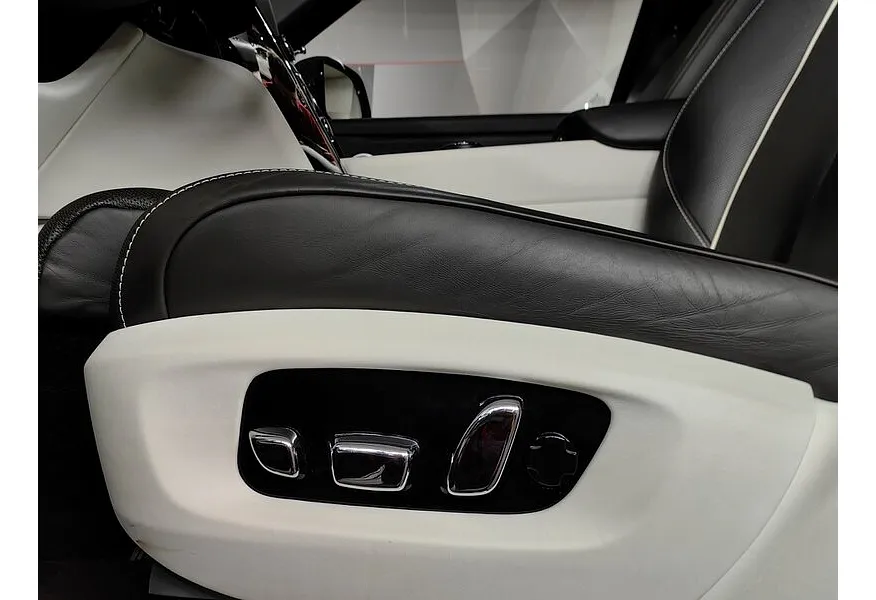 Rolls-Royce Cullinan 6.75 AT AWD (571 л.с.) Individual Черный в АВИЛОН. Слайд №25