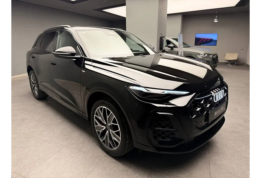 Audi Q5 L 2.0 40 TFSI S tronic quattro (204 л.с.) Черный в АВИЛОН. Слайд №2