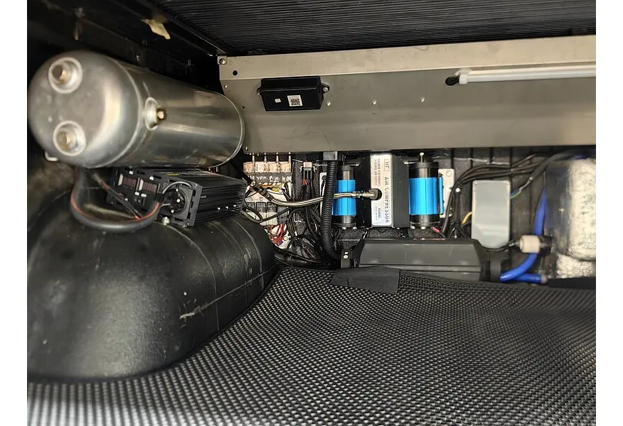 Changan HUNTER PLUS 2.0 AT 4WD (226 л.с.) Luxe Серый в АВИЛОН. Слайд №24