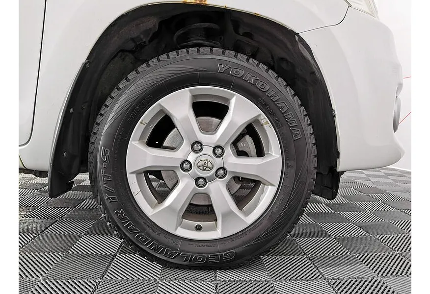 Toyota RAV4 2.0 CVT (148 л.с.) Стандарт Белый в АВИЛОН. Слайд №9