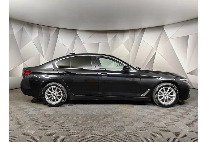 BMW 5 серия 520i Steptronic (184 л.с.) Base (Локальная сборка) Черный в АВИЛОН. Слайд №6