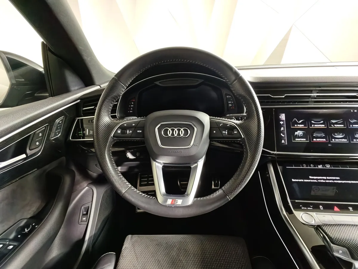 Audi Q8 55 TFSI Tiptronic quattro (340 л.с.) Серый в АВИЛОН. Слайд №20