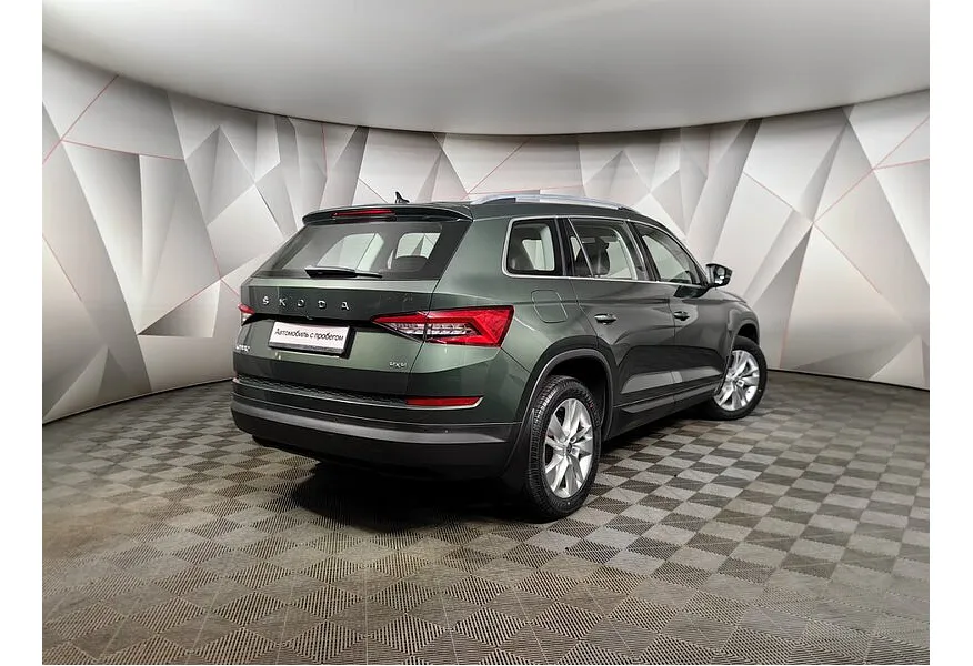 Skoda Kodiaq 2.0 TSI DSG 4X4 (180 л.с.) Зеленый в АВИЛОН. Слайд №2