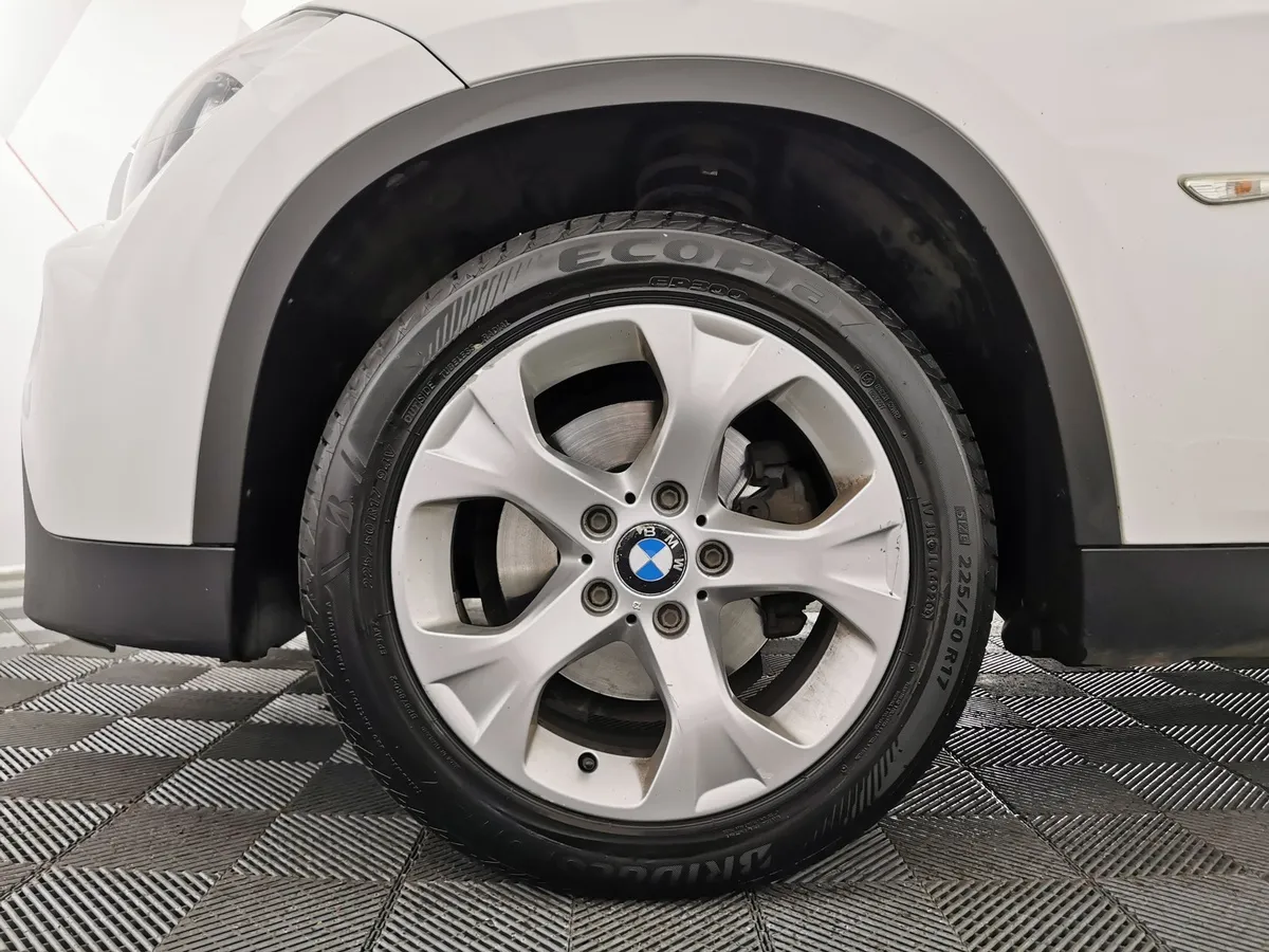 BMW X1 sDrive18i AT (150 л.с.) Белый в АВИЛОН. Слайд №7