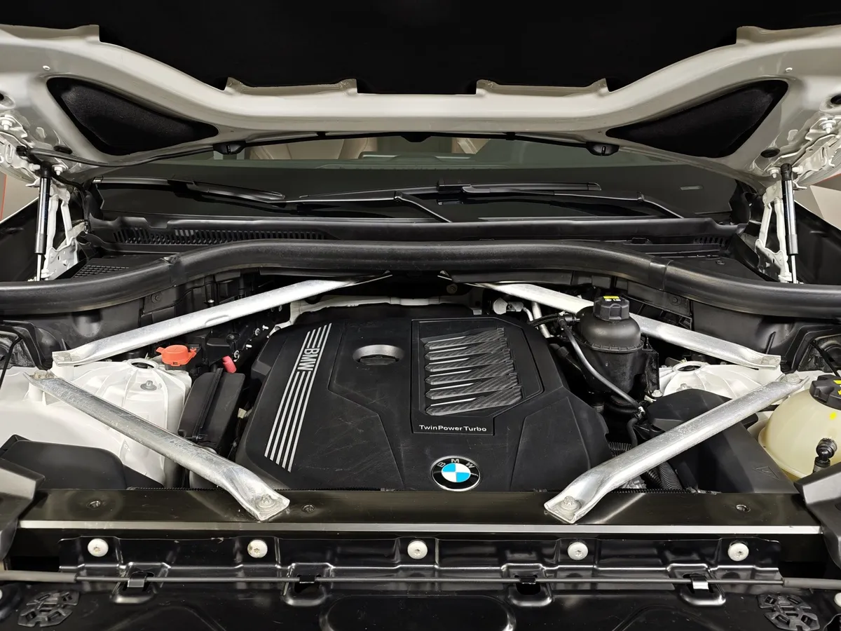 BMW X5 xDrive40i Steptronic (340 л.с.) Белый в АВИЛОН. Слайд №10