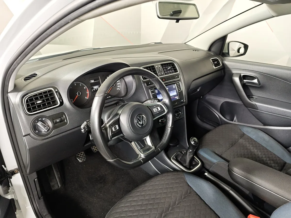 Volkswagen Polo 1.6 MPI MT (110 л.с.) Connect Белый в АВИЛОН. Слайд №19