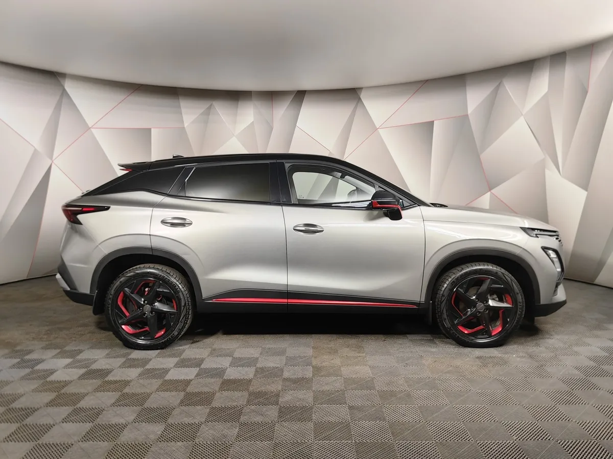 Omoda C5 1.5T CVT (147 л.с.) Ultimate (двухцветный, красные элементы экстерьера) Черный в АВИЛОН. Слайд №6