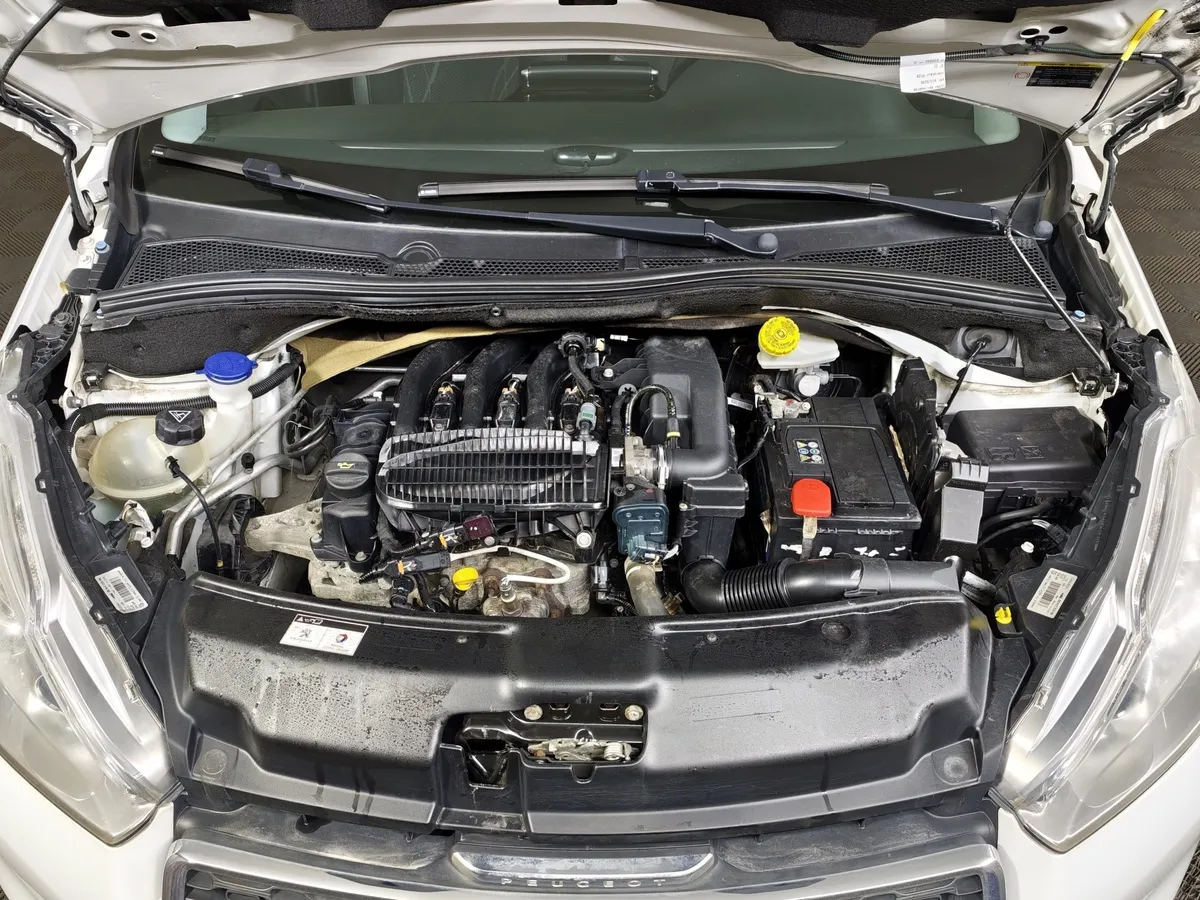 Peugeot 208 1.2 VTi ETG (82 л.с.) Белый в АВИЛОН. Слайд №11