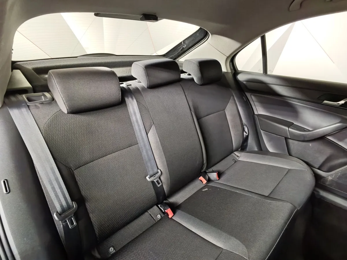 Skoda Rapid 1.6 MT (105 л.с.) Черный в АВИЛОН. Слайд №15