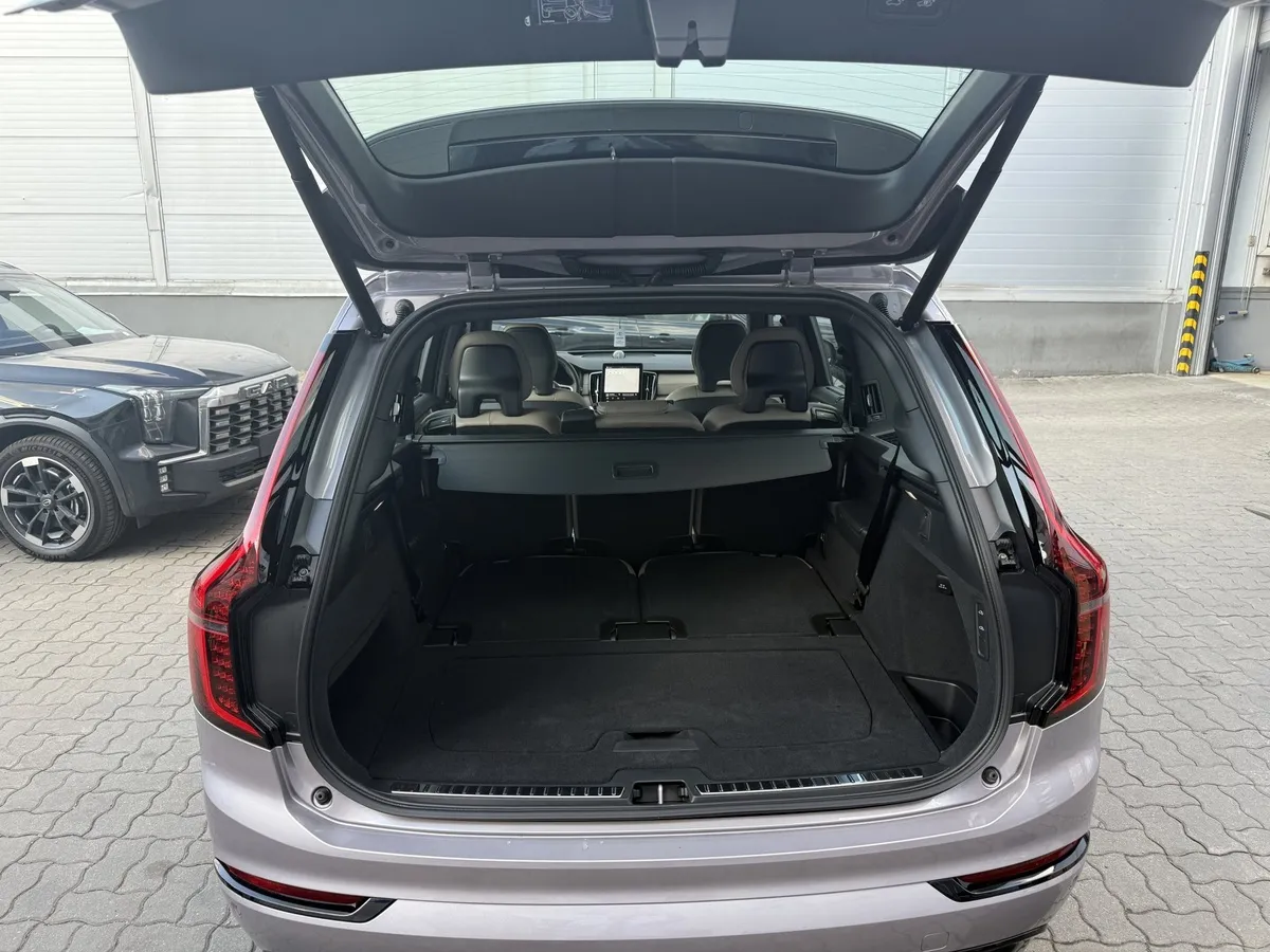 Volvo XC90 2.0 B6 mild hybrid AT AWD (7 мест) (300 л.с.) Ультра темный Серебристый в АВИЛОН. Слайд №8