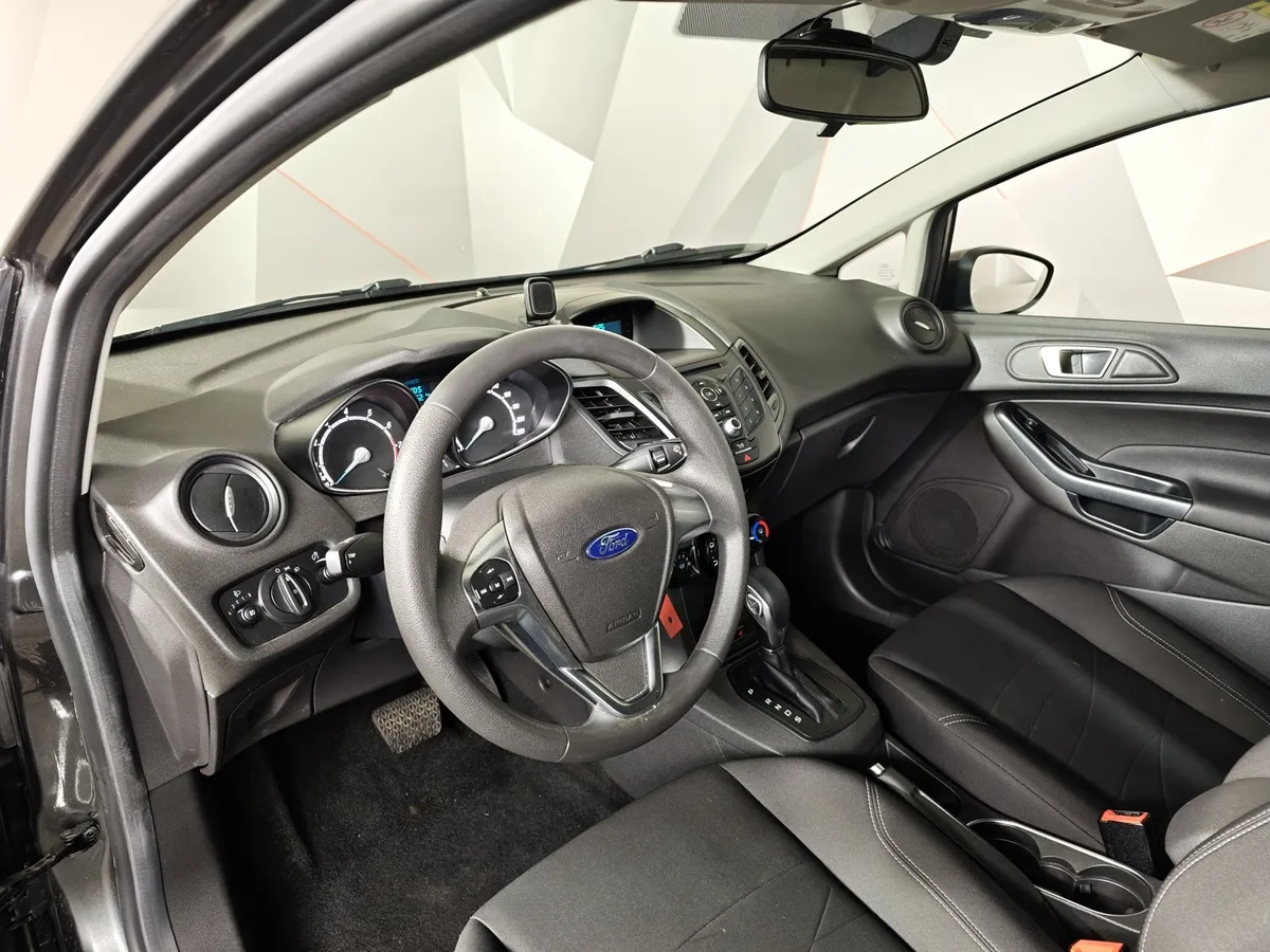 Ford Fiesta 1.4 MT (80 л.с.) Ghia Серый в АВИЛОН. Слайд №19