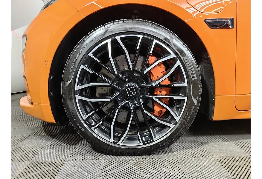 Zeekr 001 AT 4WD (544 л.с.) YOU Edition Оранжевый в АВИЛОН. Слайд №9