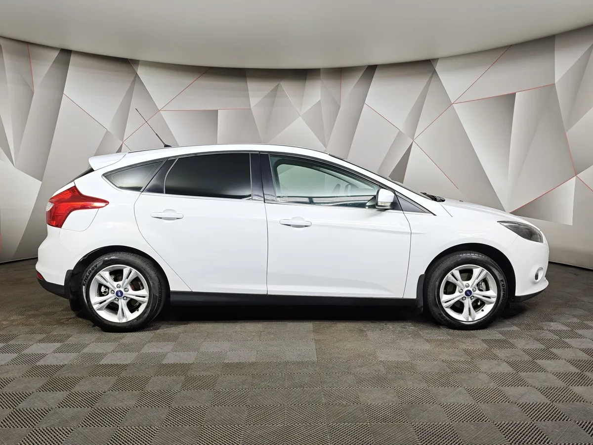 Ford Focus 1.6 Ti-VCT PowerShift (105 л.с.) Trend Белый в АВИЛОН. Слайд №6