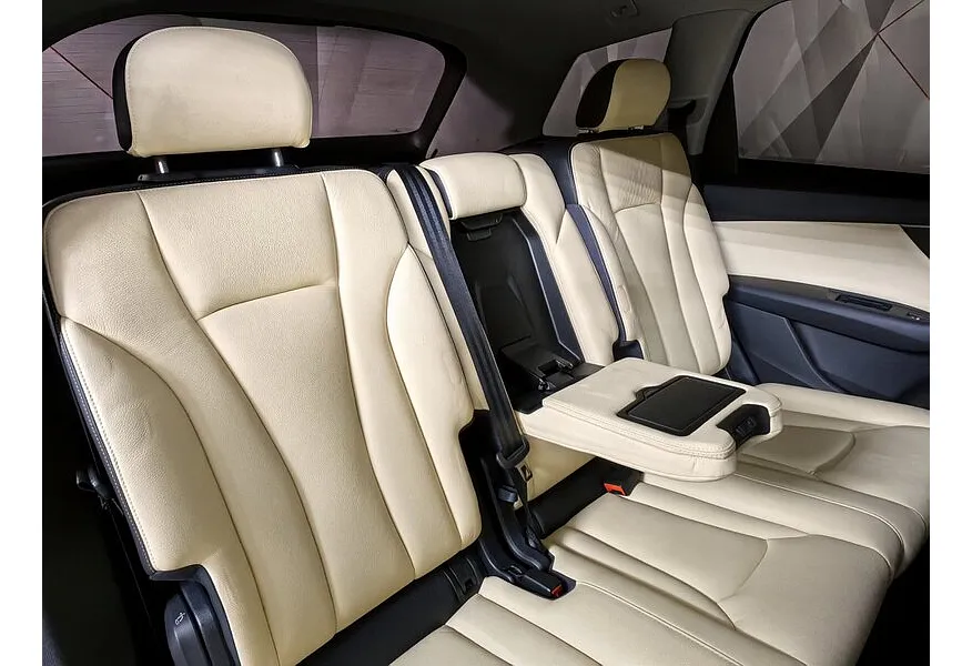 Audi Q7 3.0 TDI Tiptronic quattro (249 л.с.) Черный в АВИЛОН. Слайд №17