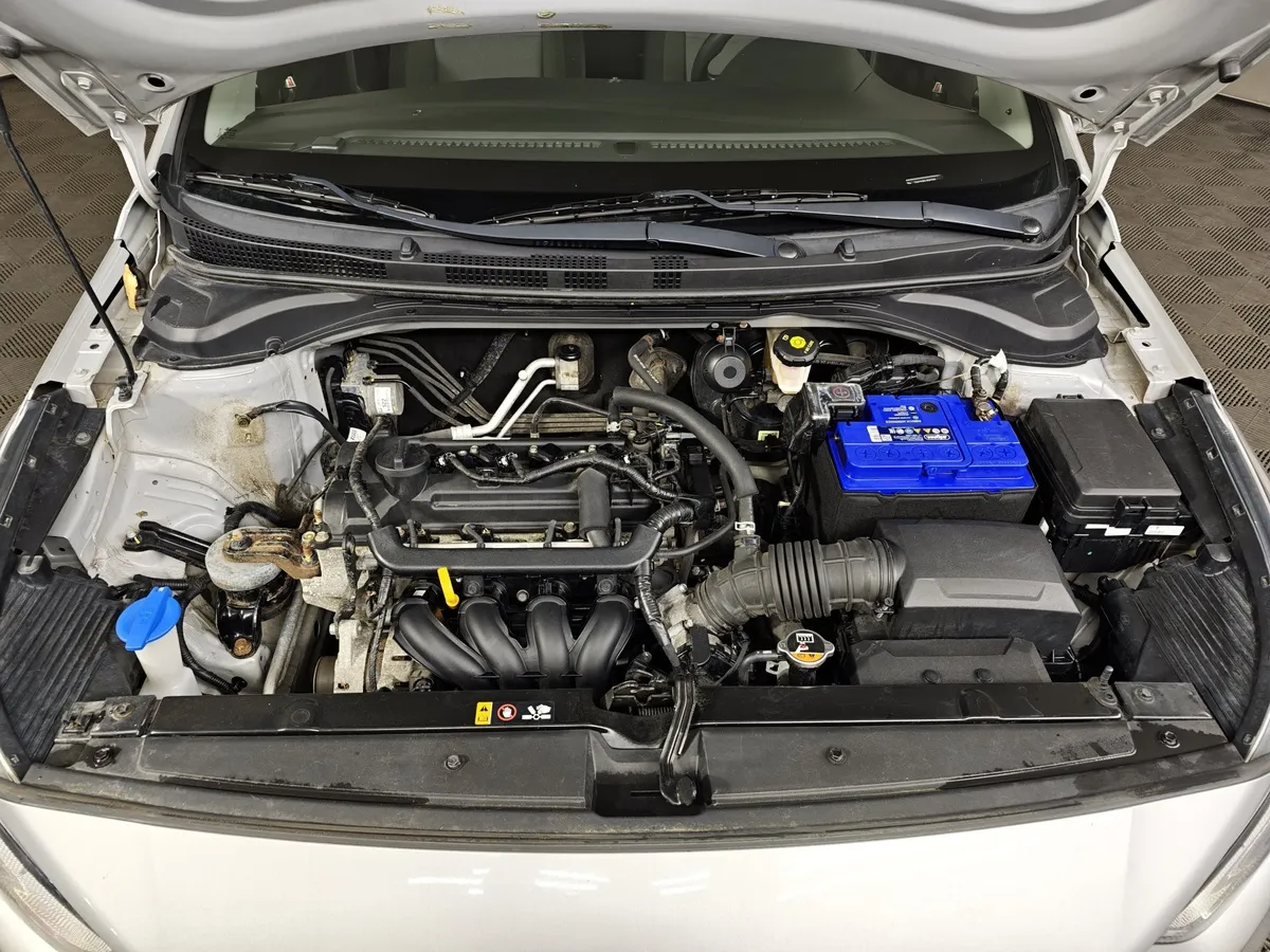 Hyundai Solaris 1.4 MT (100 л.с.) Comfort Серебристый в АВИЛОН. Слайд №11