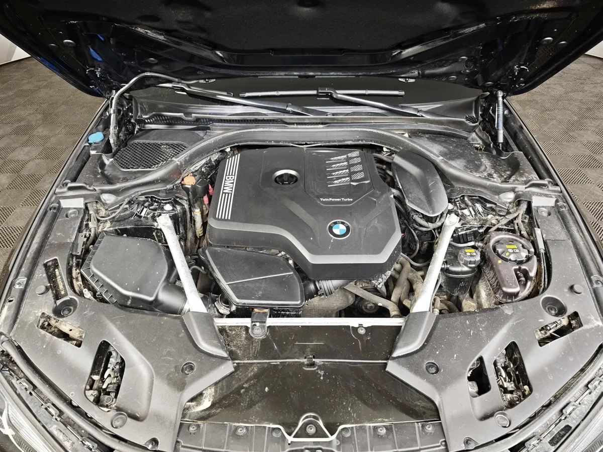 BMW 5 серия 530i xDrive Steptronic (249 л.с.) Черный в АВИЛОН. Слайд №10