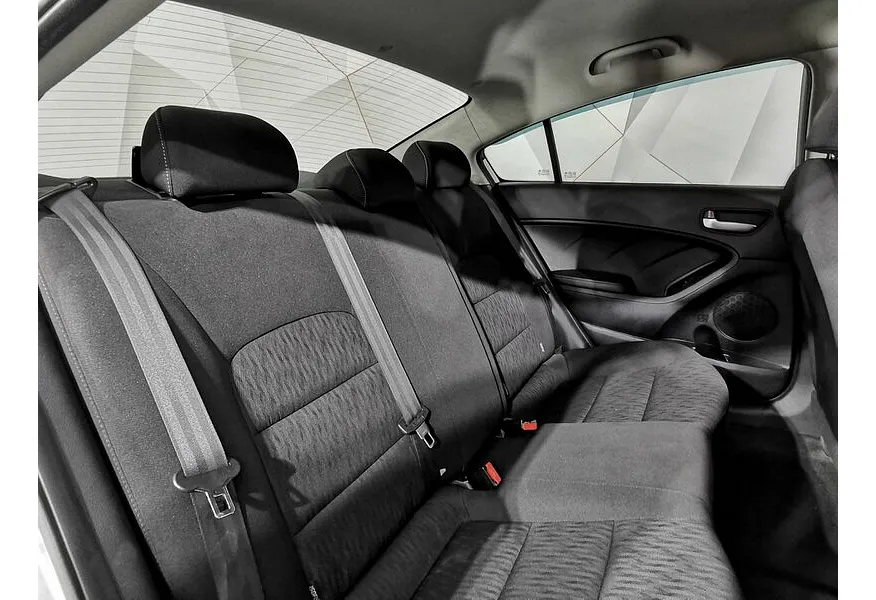 Kia Cerato 1.6 MT (130 л.с.) Comfort (D460) Серебристый в АВИЛОН. Слайд №16