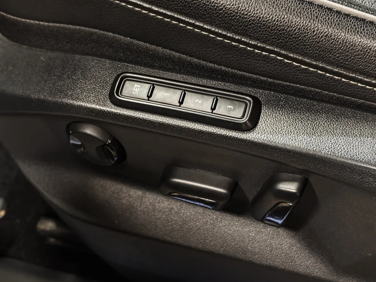 Volkswagen Tiguan 2.0 TSI 4Motion DSG (220 л.с.) R-Line Белый в АВИЛОН. Слайд №25