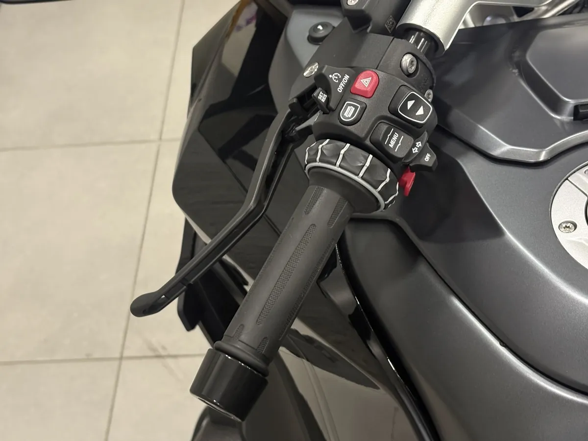 BMW Motorrad R 1300 RT 1300 см³ (145 л.с.) (145) 1300 Черный в АВИЛОН. Слайд №6