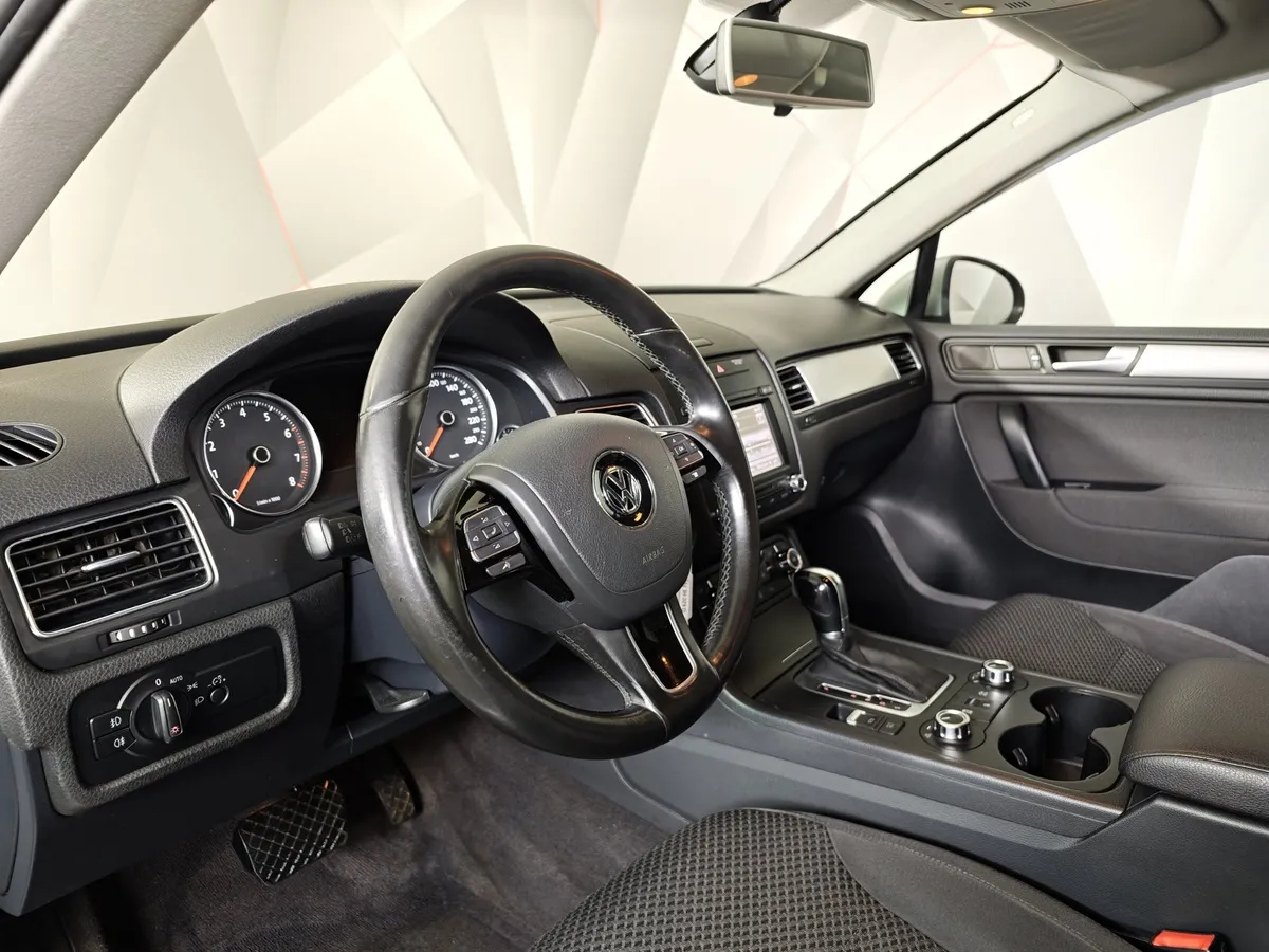 Volkswagen Touareg 3.6 FSI Tiptronic 4Motion (249 л.с.) V6 FSI Серебристый в АВИЛОН. Слайд №19