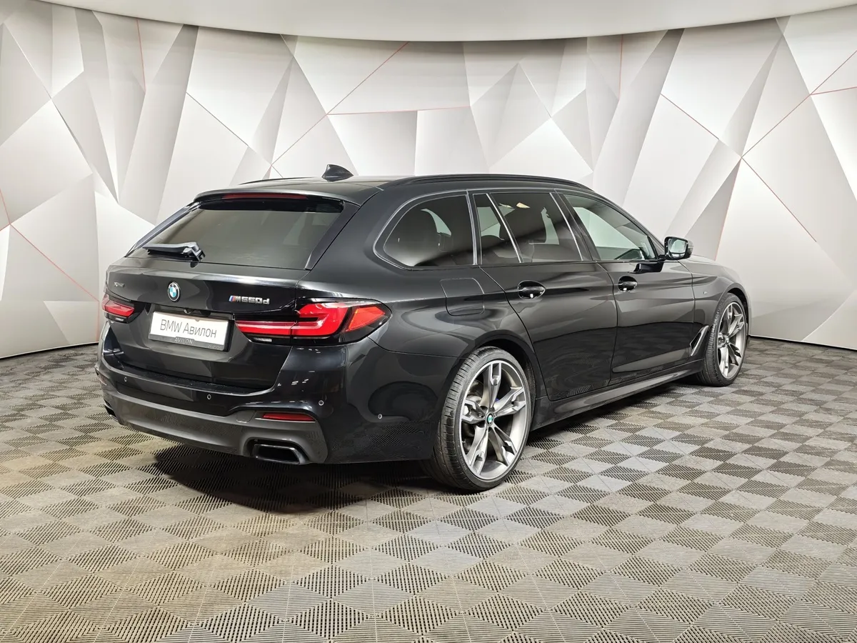 BMW 5 серия M550d xDrive Steptronic (400 л.с.) Черный в АВИЛОН. Слайд №2