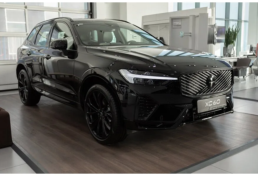Volvo XC60 2.0 AT AWD (264 л.с.) Luxury Edition Черный в АВИЛОН. Слайд №2