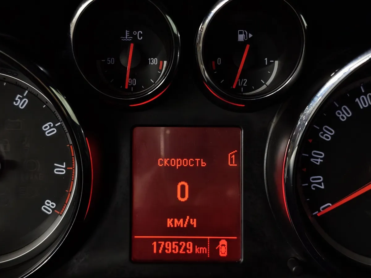 Opel Astra 1.6 MT (115 л.с.) Красный в АВИЛОН. Слайд №15