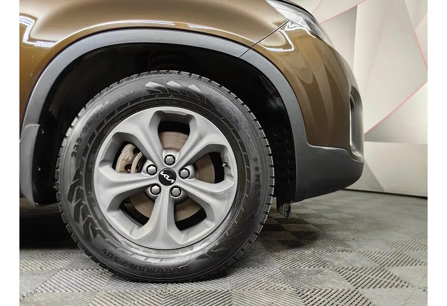 Kia Sorento 2.4 AT 4WD (175 л.с.) Comfort Коричневый в АВИЛОН. Слайд №9