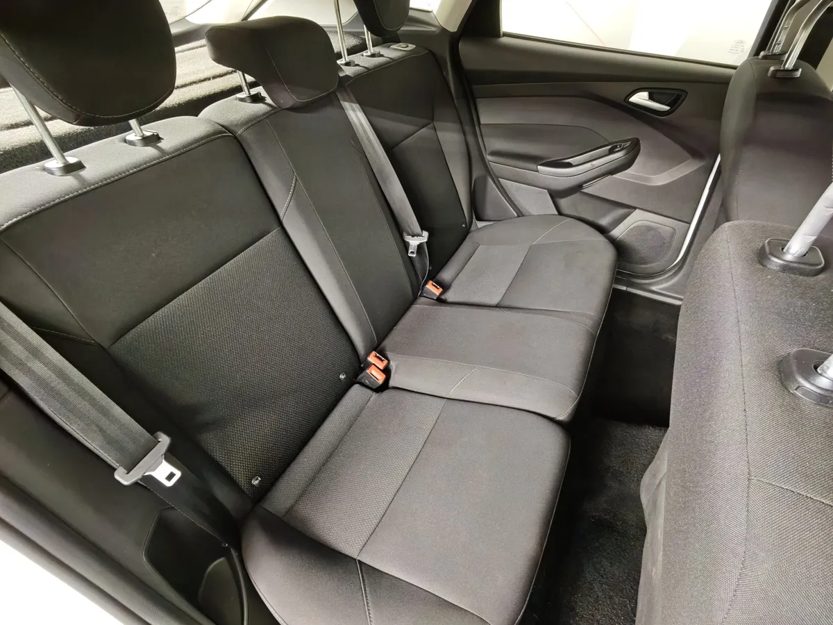 Ford Focus 1.6 PowerShift (105 л.с.) Trend Белый в АВИЛОН. Слайд №15