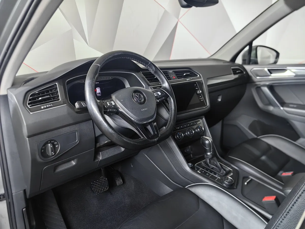 Volkswagen Tiguan 2.0 TDI 4Motion AT (140 л.с.) Track & Field Серебристый в АВИЛОН. Слайд №18