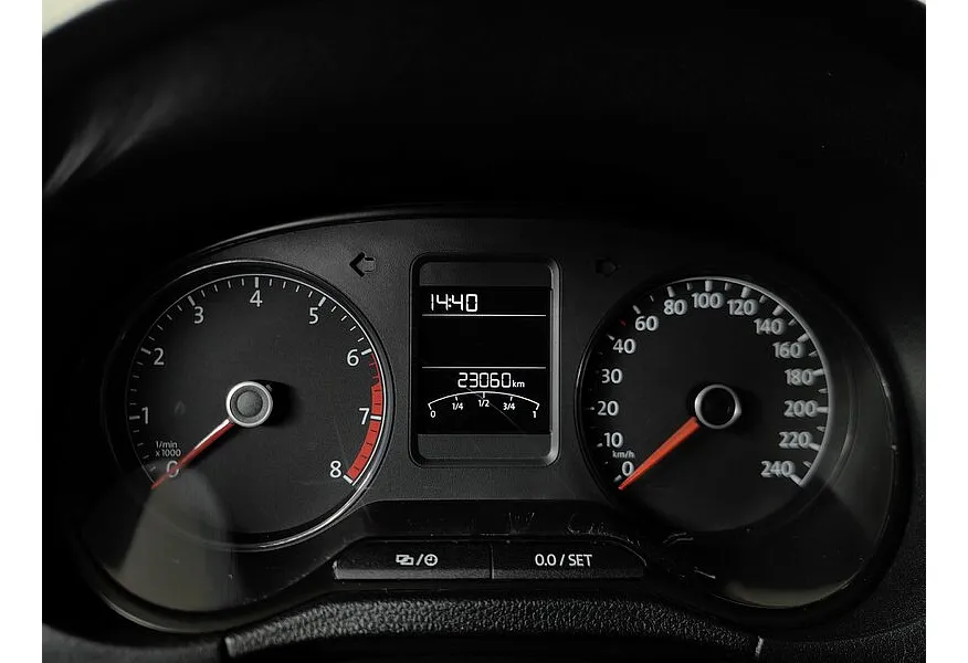 Volkswagen Polo 1.6 MPI AT (110 л.с.) Drive Серебристый в АВИЛОН. Слайд №18