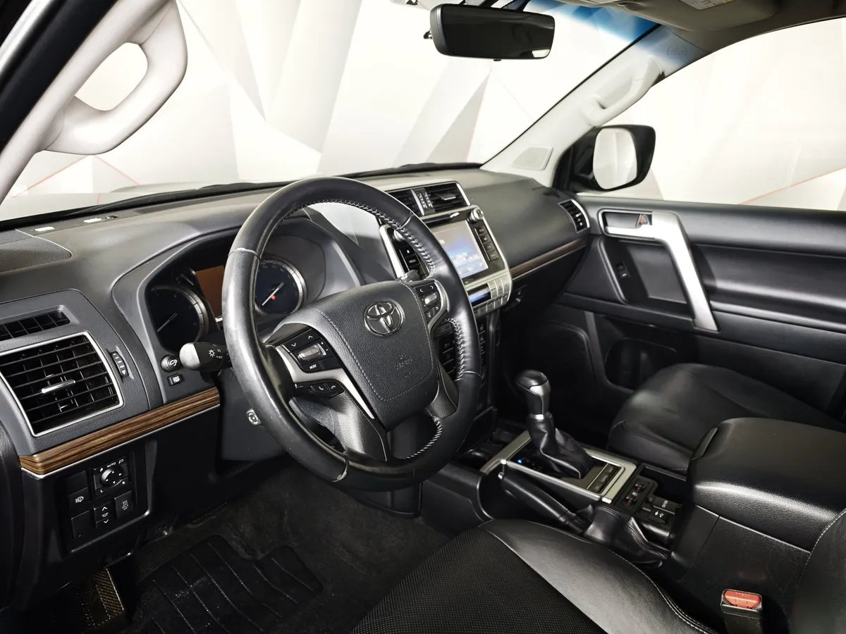 Toyota Land Cruiser Prado 2.8 D AT 4WD (5 мест) (177 л.с.) Комфорт Черный в АВИЛОН. Слайд №18