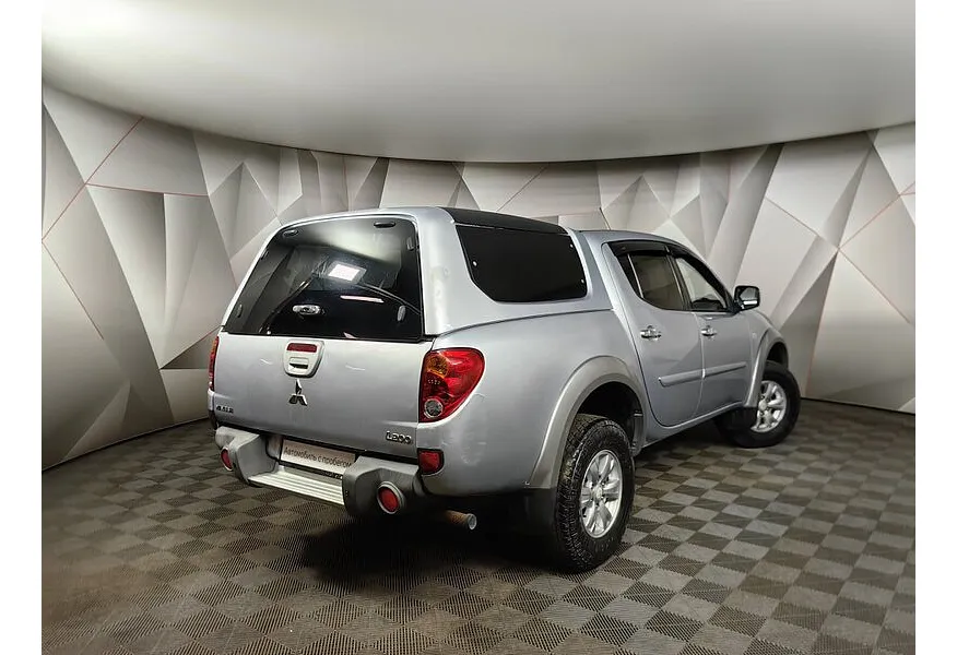 Mitsubishi L200 2.5 DI-D MT 4WD (136 л.с.) Серебристый в АВИЛОН. Слайд №2