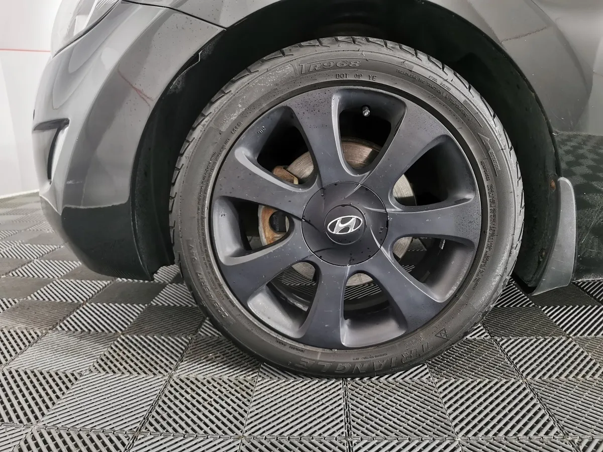 Hyundai Elantra 1.8 AT (150 л.с.) Sport Черный в АВИЛОН. Слайд №9