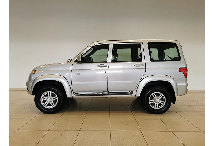 УАЗ Patriot 2.7 MT (135 л.с.) Серебристый в АВИЛОН. Слайд №5