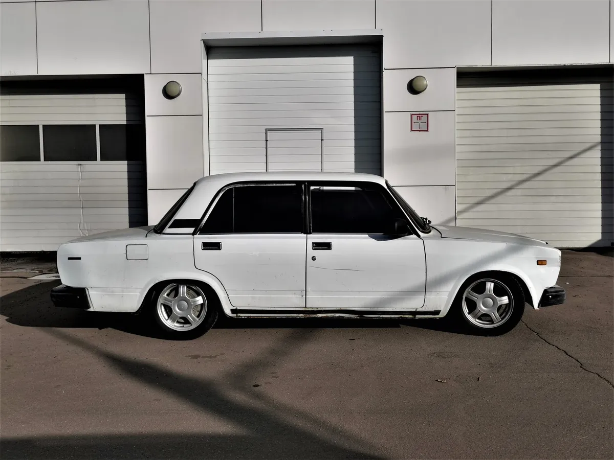 ВАЗ (Lada) 2107 21074 MT (75 л.с.) Белый в АВИЛОН. Слайд №6