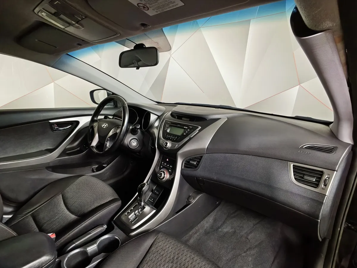 Hyundai Elantra 1.6 MT (132 л.с.) Comfort Черный в АВИЛОН. Слайд №12