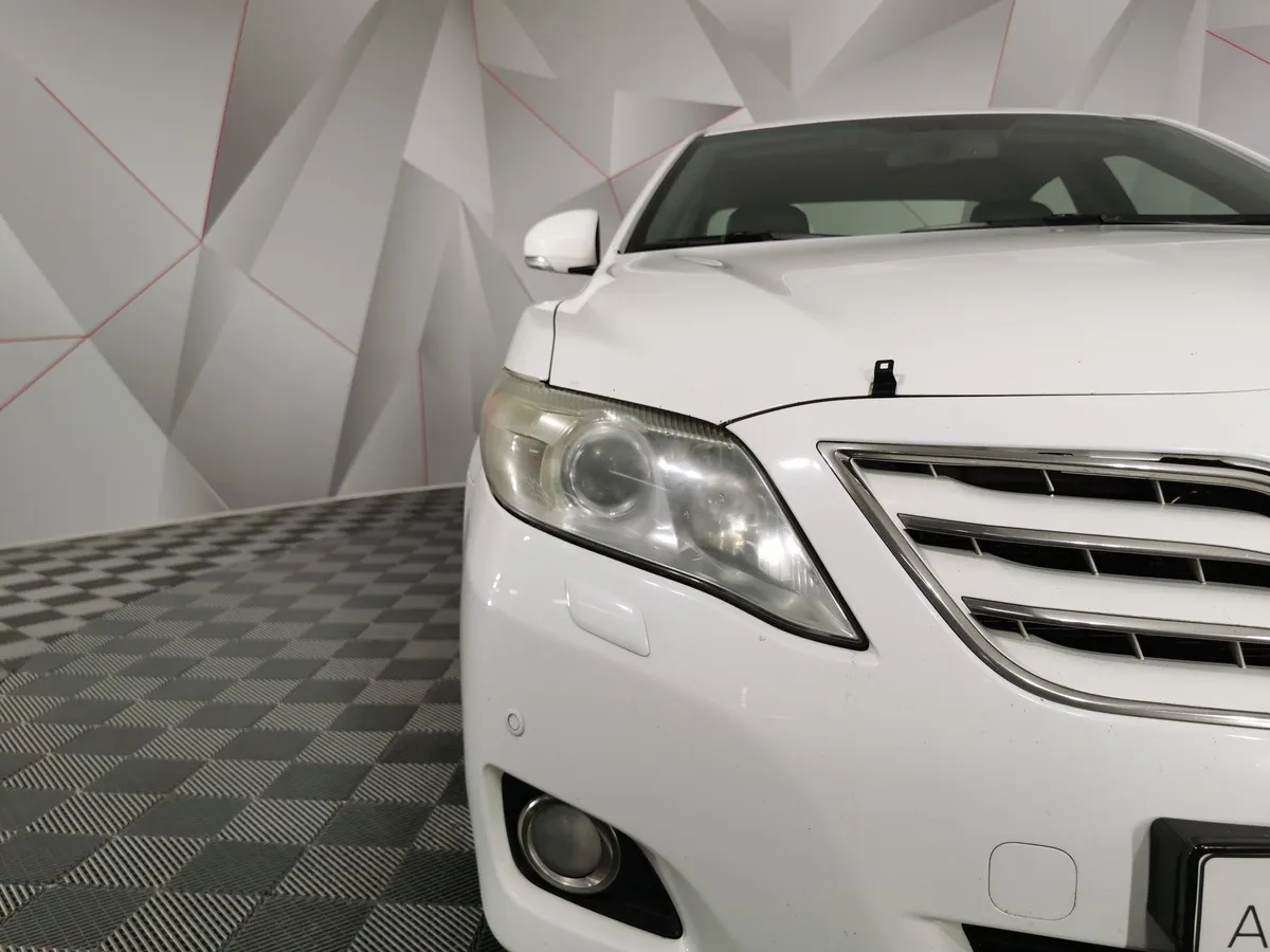 Toyota Camry 2.4 VVT-i AT (167 л.с.) Белый в АВИЛОН. Слайд №10