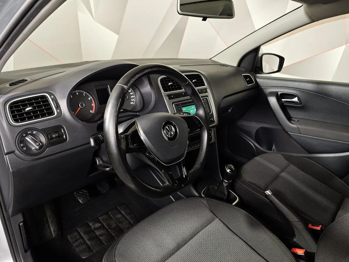 Volkswagen Polo 1.6 MT (105 л.с.) Серебристый в АВИЛОН. Слайд №19