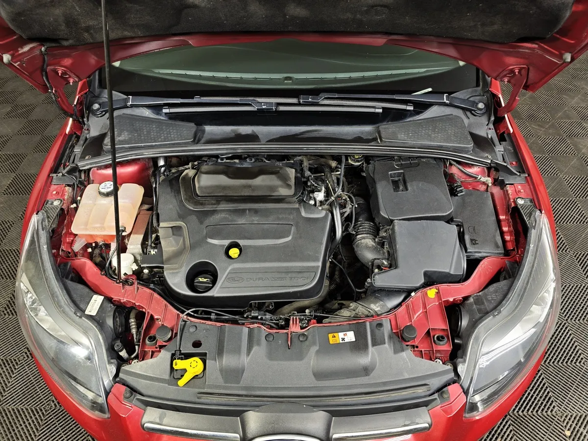 Ford Focus 2.0 TDCi PowerShift (140 л.с.) Trend Sport Красный в АВИЛОН. Слайд №3