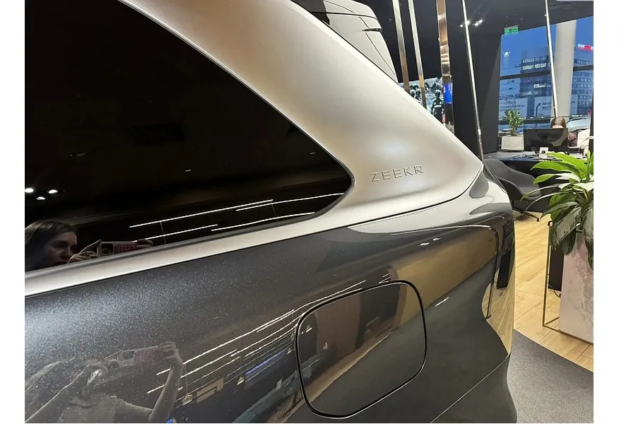 Zeekr 9X 2.0h AT 4WD (1177 л.с.) Ultra Серый в АВИЛОН. Слайд №10