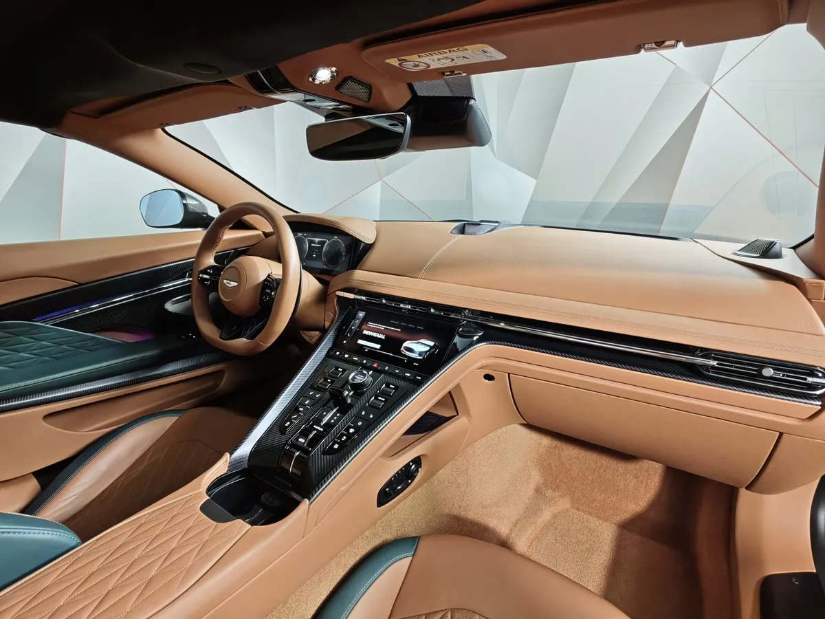 Aston Martin DB12 Volante 5.2 V12 AT (600 л.с.) Зеленый в АВИЛОН. Слайд №12