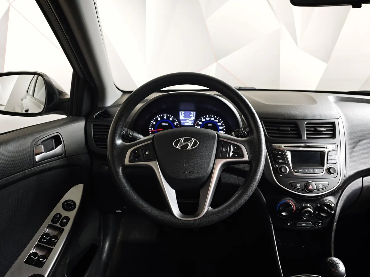 Hyundai Solaris 1.4 MT (100 л.с.) Comfort Серебристый в АВИЛОН. Слайд №18