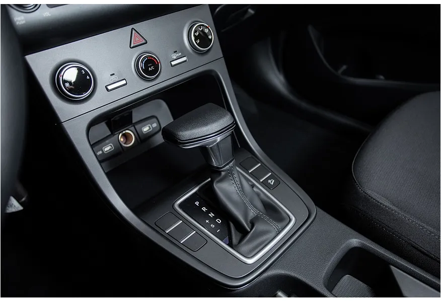 АВИЛОН - Solaris HC 1.6 MT 2WD (123 л.с.) Prime Серый - slide 8