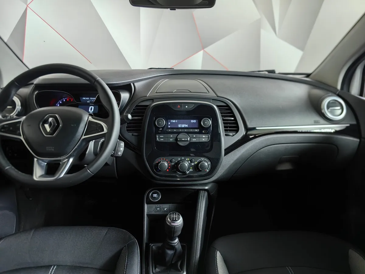 Renault Kaptur 1.6 MT (114 л.с.) Белый в АВИЛОН. Слайд №15