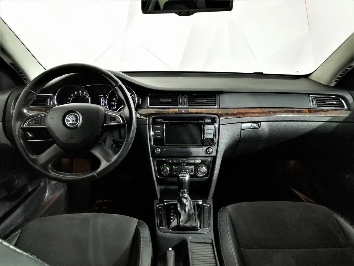 Skoda Superb 2.0 TDI DSG (140 л.с.) Черный в АВИЛОН. Слайд №12
