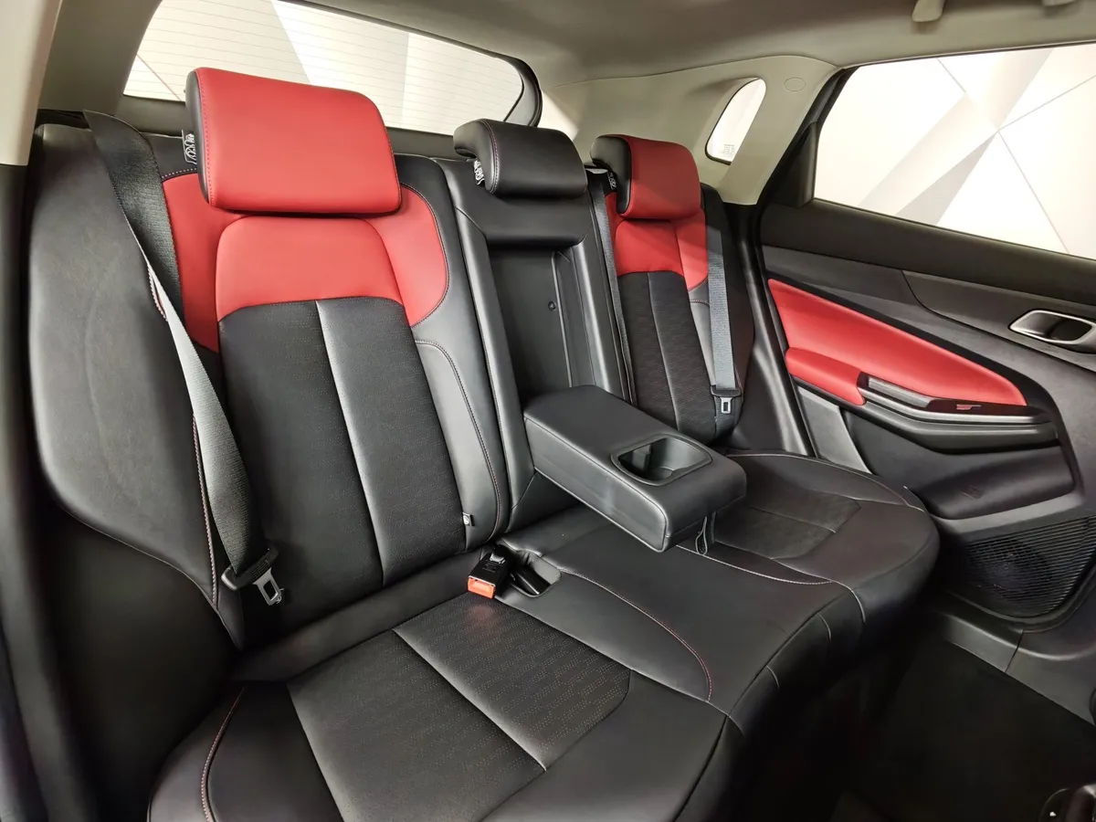 Changan UNI-S 1.5T 7DCT 2WD (181 л.с.) Tech Серый в АВИЛОН. Слайд №17