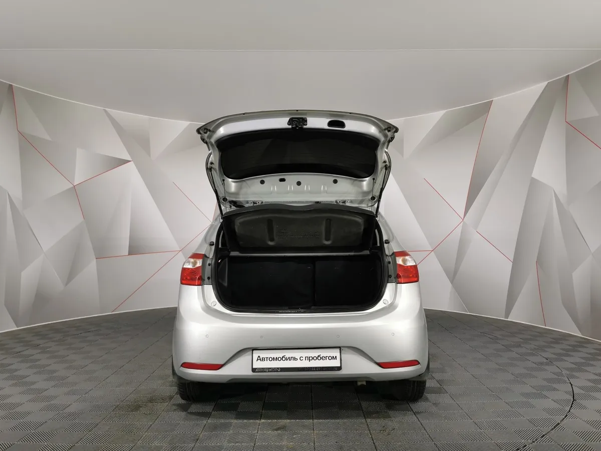 Kia Rio 1.6 AT (123 л.с.) Серебристый в АВИЛОН. Слайд №9