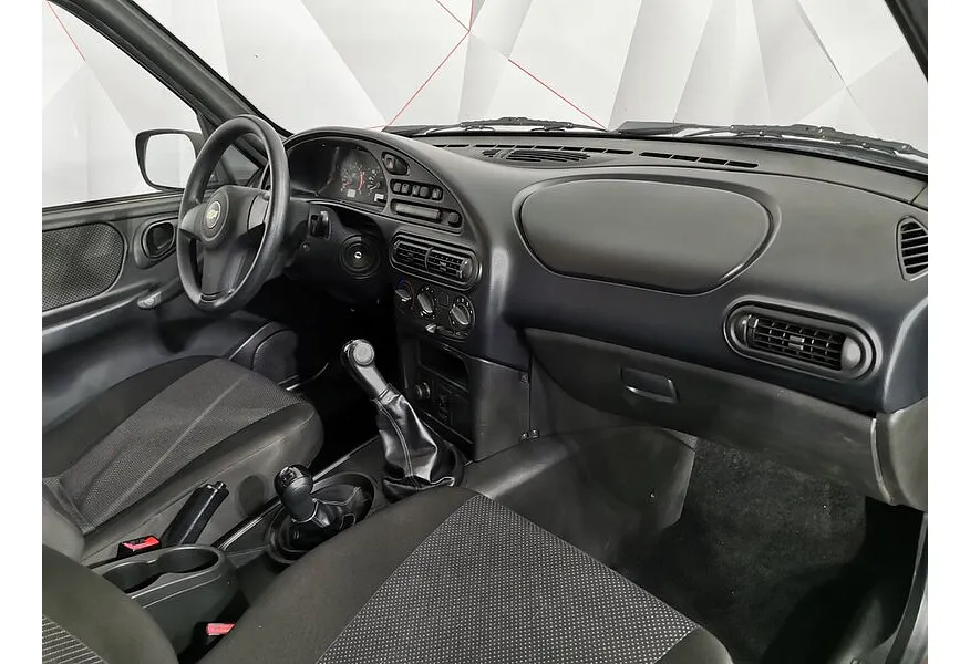 Chevrolet Niva 1.7 MT (80 л.с.) Серый в АВИЛОН. Слайд №13