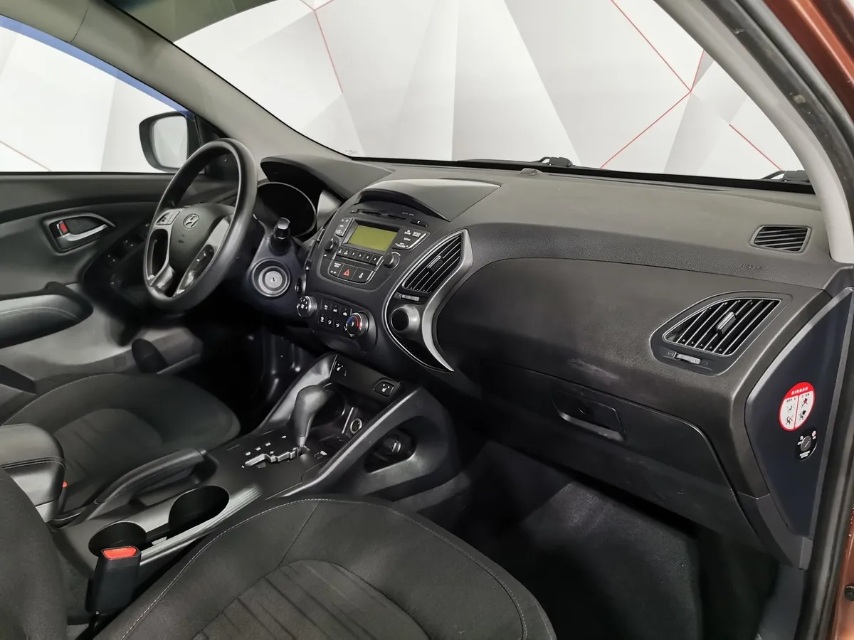 Hyundai ix35 2.0 AT (150 л.с.) Коричневый в АВИЛОН. Слайд №10